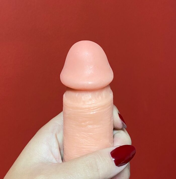 pênis prótese realístico de borracha com ventosa e escroto 20,5 x 3,8cm