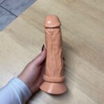 pênis prótese realística 18 x 5cm com ventosa tortinho