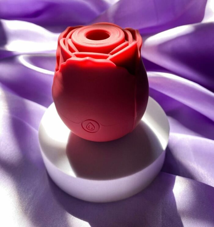 sugador estimulador de clitóris por pulsação em formato de rosa