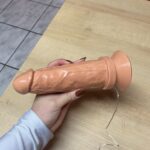 pênis prótese realística 18 x 5 cm com vibrador e ventosa