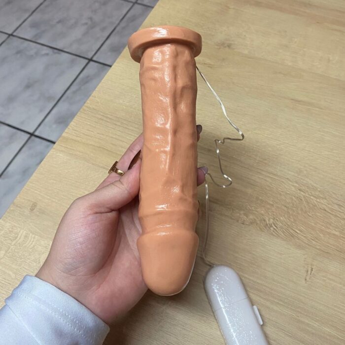pênis prótese realística 18 x 4 cm com vibrador