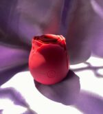 sugador estimulador de clitóris por pulsação em formato de rosa