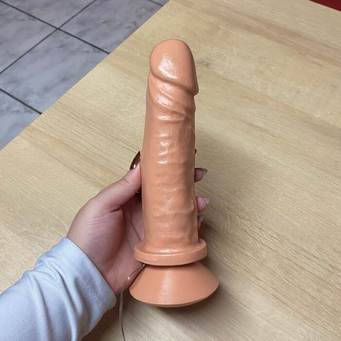 pênis prótese realística 18 x 4 cm com vibrador e ventosa