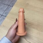 pênis prótese realistica 14 x 3,5cm com vibrador