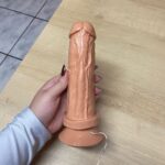 pênis prótese realística 18 x 5 cm com vibrador e ventosa