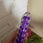 vibrador personal com capa em formato de pênis roxo