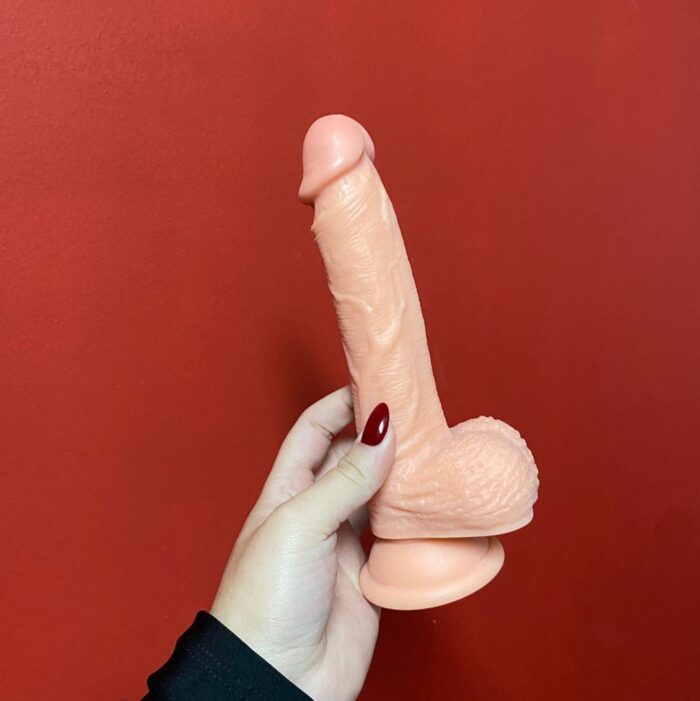 pênis prótese realístico de borracha com ventosa e escroto 20,5 x 3,8cm