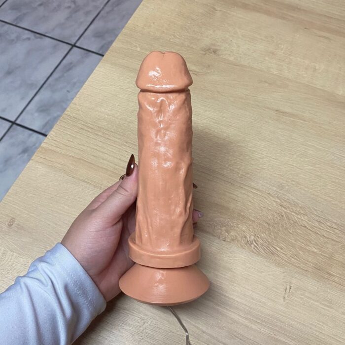 pênis prótese realística 18 x 5 cm com vibrador e ventosa